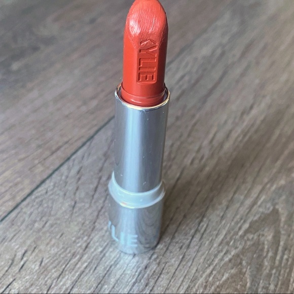 Kylie Cosmetics ‘Trouble Maker’ Creme Lipstick - Picture 2 of 3